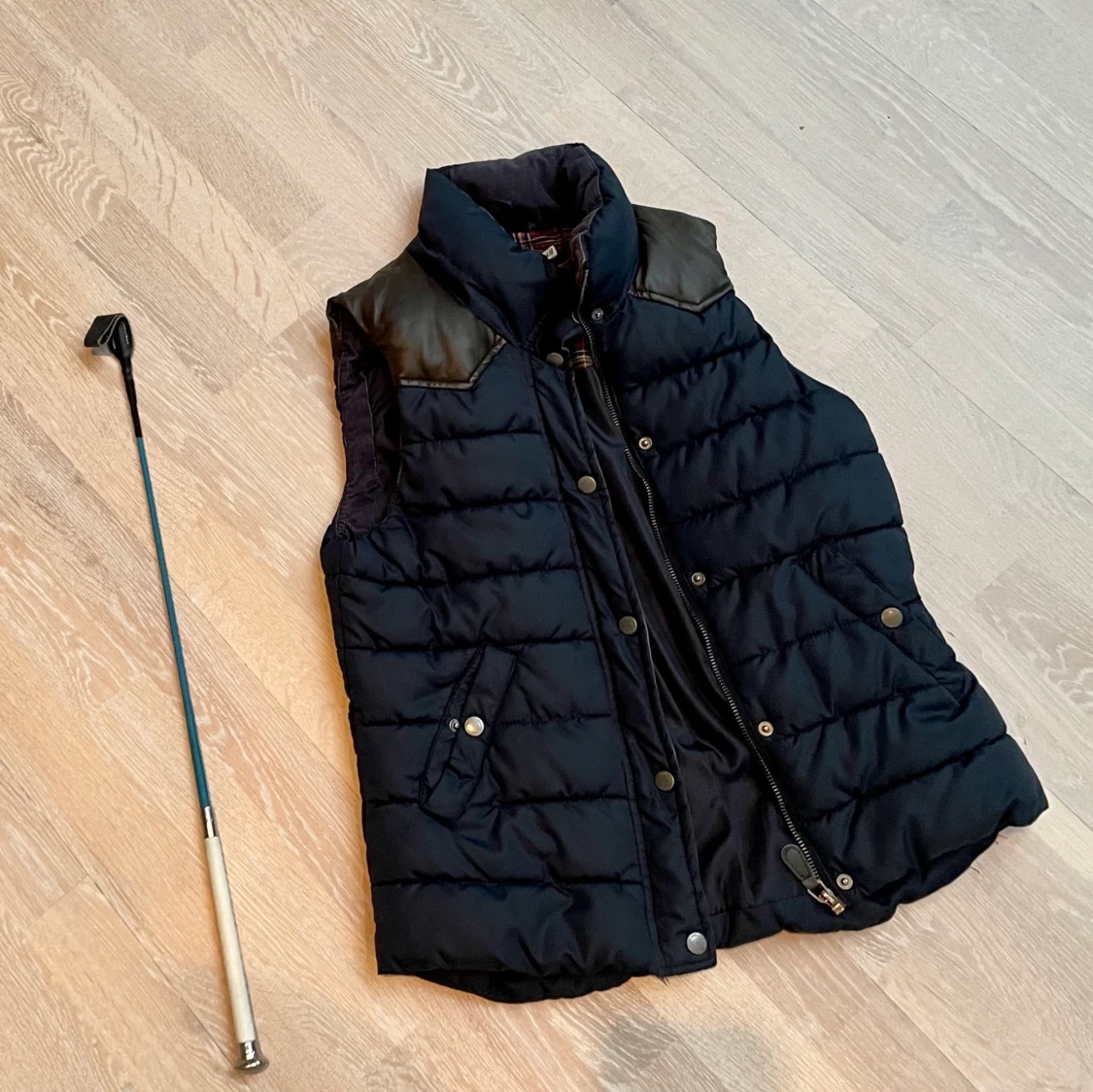 Ridhjälm, ridväst och ridspö