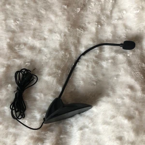Mikrofon - En mikrofon som kopplas till en dator. Funkar utmärkt, men används inte. Lätt och smidig. Inga batterier behövs. Minns inte vart den är köpt.