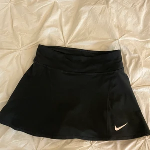 Nike träningskjol  - Träningskjol i str XS, Bra skick. Säljer då den ej passar längre.