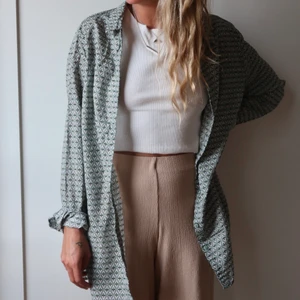 Grön skjorta - Frakt tillkommer 