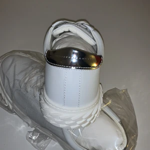 Guiseppe Zanotti skor - Giuseppe Zanotti skor strl 44. Helt oanvända, köpta från Farfetch. Nypris 4500. 