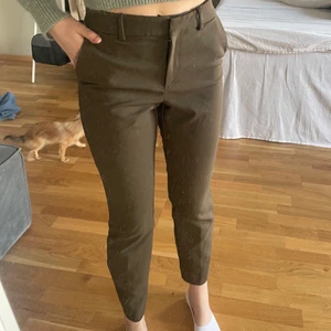 Kostymbyxor  - Bruna kostymbyxor från HM, storlek 36/S🤎