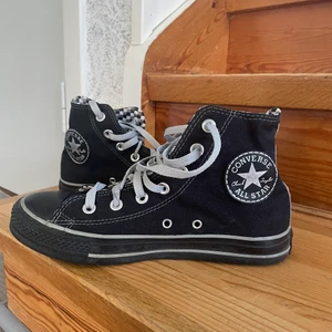 Converse  - Snygga Converse som tyvärr inte kommer till användning, köpta second hand men i ett myxket bra skick! De har aldrig kommit till användning av mig.🙌🏼
