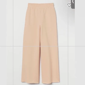 Strl l  - Färg:aprikos , helt nya endast provade 