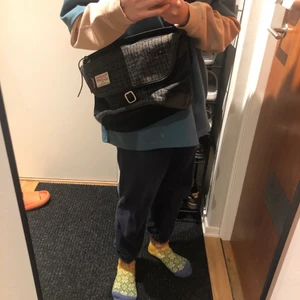 Harris Tweed message bag - Condition: good 