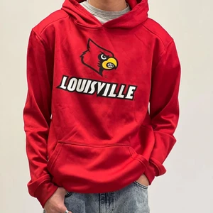 Vintage hoodie - Vintage Hoddie i väldigt bra skick, har träningsmatreal på tröjan 