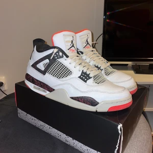 Jordan 4  - Säljer mina Jordan 4 flight nostalgia storlek 44,5.  
