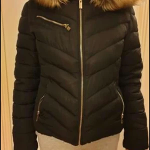 Rocco barocco Stockholm vinterjacka - Vinterjacka i strl 34, skärp medföljer. 