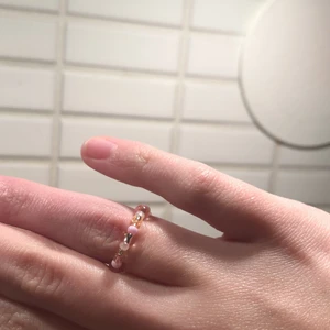 Hemmagjorda ringar  - 4 hemmagjorda ringar i olika storlekar. Den minsta är 4 cm runt fingret, den andra är 5, tredje är 6 och den sista är 7 cm runt. 
