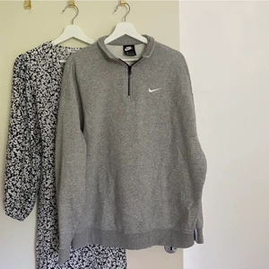 Sweatshirt Nike - En oversized Nike sweatshirt i strl M. Mycket fint skick ❤️‍🔥