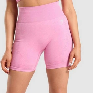 Gymshark shorts  - Sparsamt använda Gymshark shorts i en fin rosa färg, storlek S