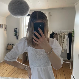 Storlek xs  - En jättefin topp ifrån Cubus. Använt vid fåtal gånger men säljer då jag tyvärr inte använder den längre. 