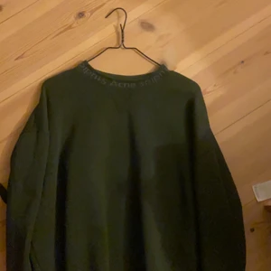 Grön acne studios sweatshirt storlek M - Acne tröja skick 8/10 