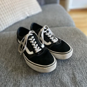 Vans  - Vans sneakers, väldigt lite använda. Kan fraktas om köparen står för frakten 🤍