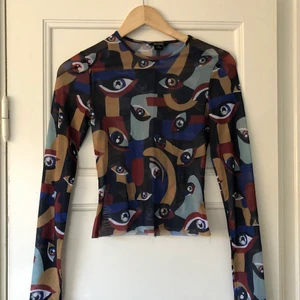 Monki mesh tröja  - I bra skick kanten längst ner är avklipp