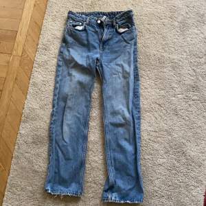 Fina jeans strlk 24/30 motsvarande small 