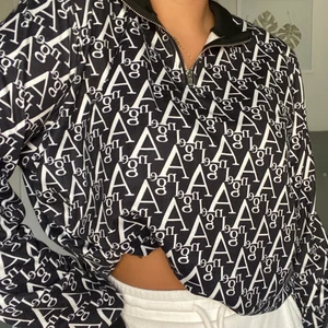 Tunn tröja - Skit skön och luftigt material men säljer pga att den ej används 