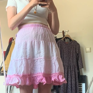 superfin rosa kjol!! - 🚨ALLT PÅ MIN SIDA 30KR!!🚨 i barnstorlek, men passar som xs