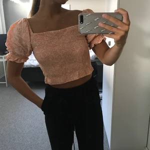 Topp från bikbok - Jättefin och gullig topp från bikbok, använd fåtal gånger 