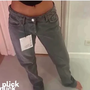 Jeans - ❗️SÖKER❗️ Söker dessa i storlek 34/36, kontakta mig om ni har och vill sälja!! 