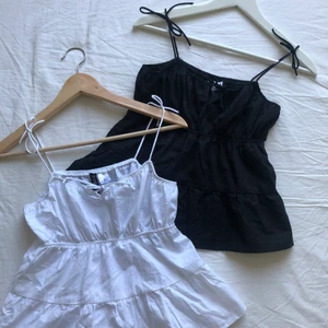 Sommar topp  - Säljer dessa supersöt sommar topparna i svart o vitt❤️⚡️ Kontakta mig vid frågor eller annat!!
