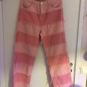 Jeans  - jeans med två olika nyanser av rosa. Aldrig använda endast provade! Storlek L men tror att de passar bättre på en M/S