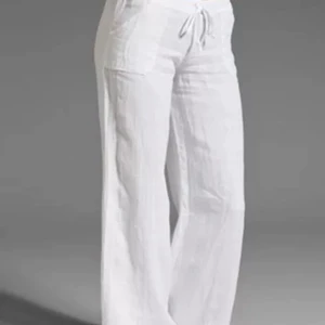 Linnebyxor - Säljer ett par assnygga linnebyxor som är väldigt populära! Säljer pga att dem inte kommer till använding. Jag skulle rekommendera längden på byxorna till någon som är mellan 160-170. Skriv i dm för fler bilder eller frågor💗frakt inkluderas inte i priset!