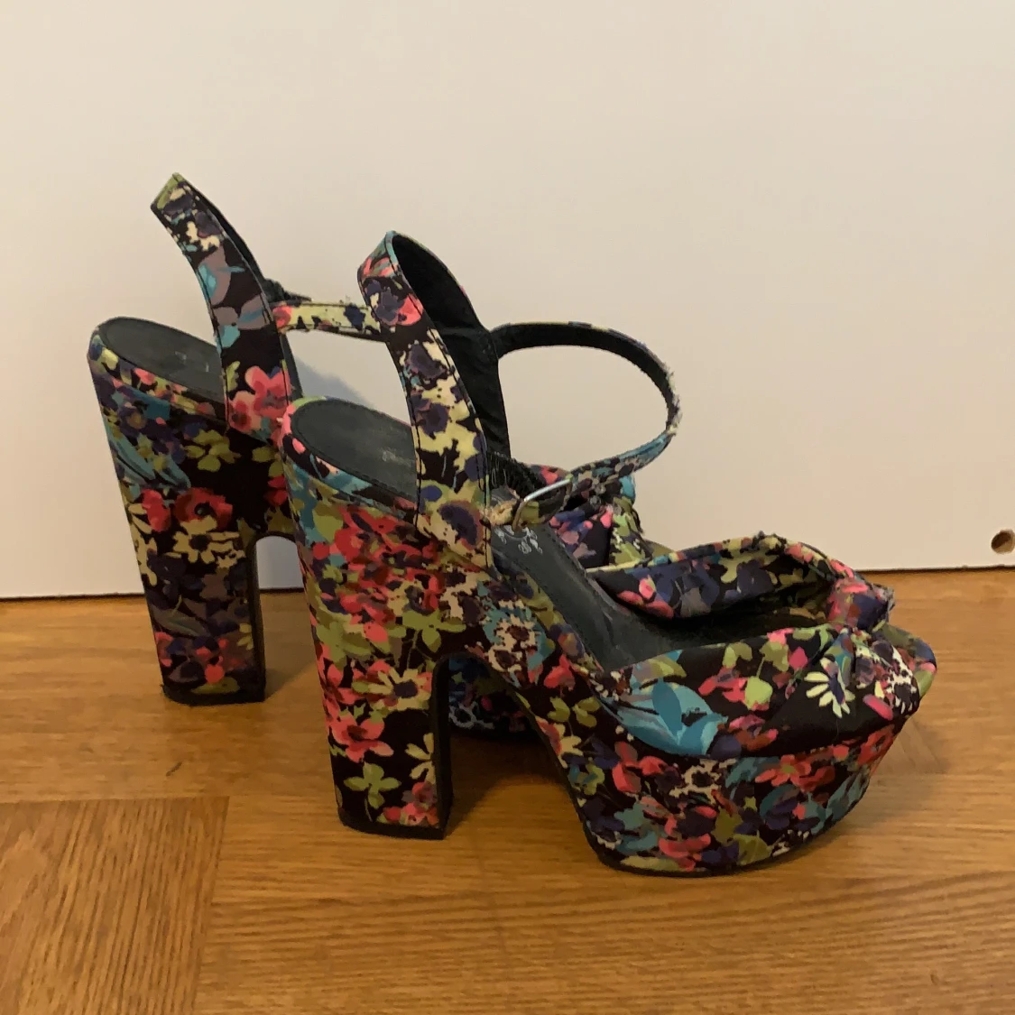 Klackar från Tiamo strl 37❤️