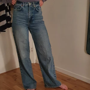 Wide leg-jeans - Bra skick :)