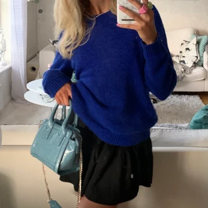 Ljusblå miniväska från Zara - Säljer denna trendiga väska från Zara⭐️ endast använd 2 gånger