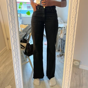 Svarta Zara byxor - Jätte fina Basco Zara jeans som jag knappt har använt💜