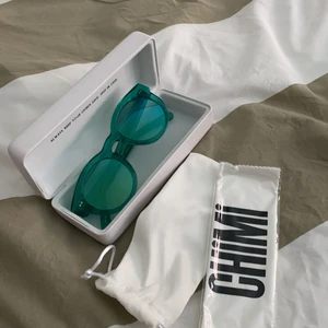 Chimi #003 - Aldrig använda chimis med i färgen aqua med spegelglas i modellen 003