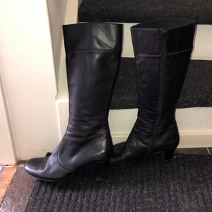 Stövlar från Din sko i storlek 39 - Jag säljer ett par stövlar från Din sko i storleken 39. 