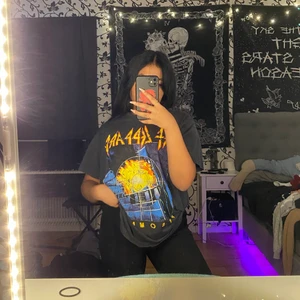 Def Leppard T-shirt  - Säljer en Def Leppard t shirt i storlek L, säljs för 150kr, helt oanvänd och felfri. 🤍