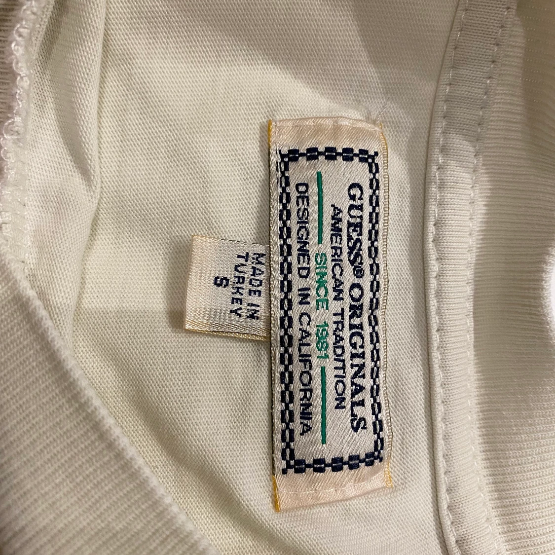 Guess T-shirt Nyskick - 91