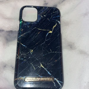Skal (ideal of sweden)  - Säljer nu mitt skal då ja köpt ett annat! Det ä ett äkta Ideal of Sweden skal till IPhone 11 som ja andvänt några få tal gånger! Priset ligger på 110 kr + frakt, priset kan också diskuteras! 