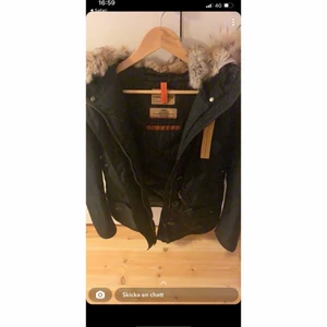 Parajumper jacka - Säljer nu min parajumper storlek M. Två vintrar gammal, otroligt fint skick 
