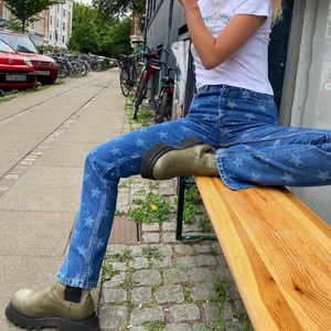 Jeans  - Asballa jeans som tyvärr är för korta på mig... Byxorna är helt i nyskick! Storlek 38 men skulle säga att de passar mer som en 36:)