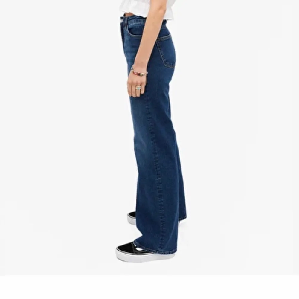 Monki jeans i modellen ”Yoko” i classic blue🌟🌟 Jeans i strl 27 , säljer då jag inte använder de längre💗 ( bilderna är från Moniks hemsida)!!. Jeans & Byxor.