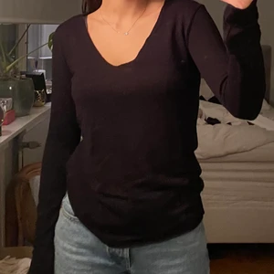 Stickat långärmad  - Fin stickad långärmad super fin och basic så passar till alla tillfällen och allting! Från zara i storlek S. Köpare står för frakten 