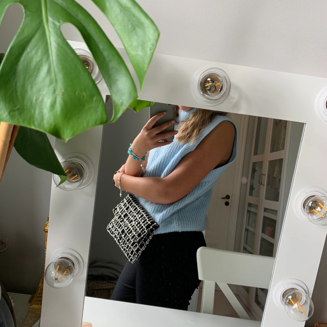 Stickad Ljusblå väst  - 90