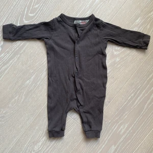 Ribbad Body från H&M storlek 56  - Ribbad Body från H&M storlek 56 