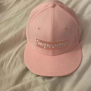 Supreme 27-times champions  - Denna hatten är inprinsip helt ny och aldrig använd. Har bara varit en decoration innan. 