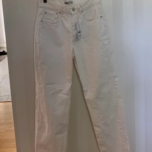 Gina tricot 90s tall jeans  - Oandvända byxor som har legat i påsen sen jag beställde dem då jag beställde fel. Nypris:599 mitt pris: 550