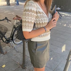 Lindex tröja  - Snygg tröja från Lindex som ej kommer till användning. Storlek M. Går inte att köpa längre!