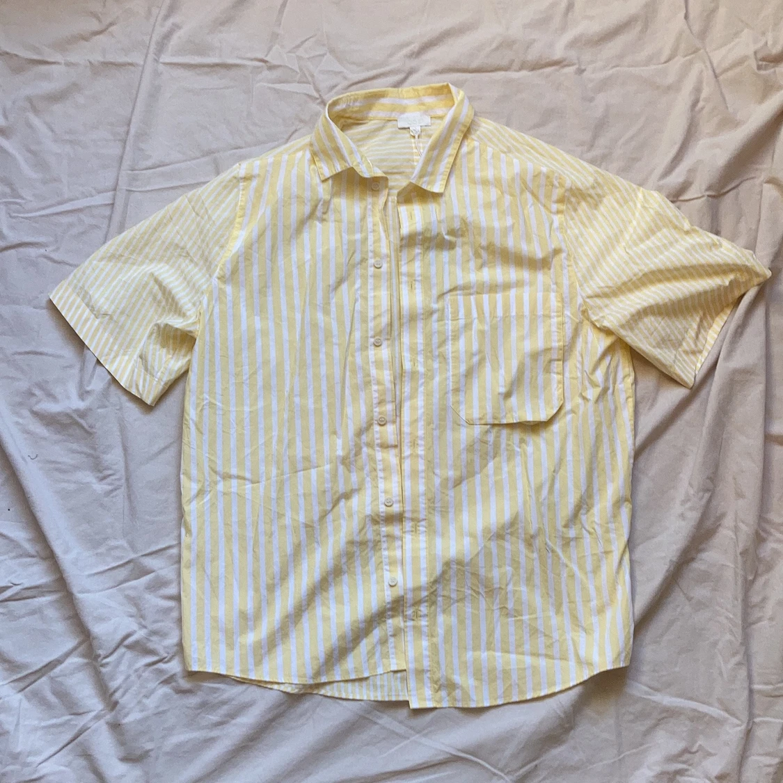 Oanvänd skjorta från COS