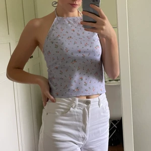 Gullig topp från Bikbok - Säljer en supergullig lila topp från Bikbok då den inte kommer till användning. (Storlek M) Den är i väldigt bra skick och säljer för 90kr+frakt. 💕