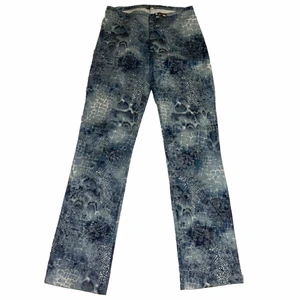 2000 tals byxor - Sjukt balla byxor i 2000 tals stil i blå/grå/glittrig färg. Raka/lite utsvängda i modellen och långa ben😍😍 storlek s och passar en 36