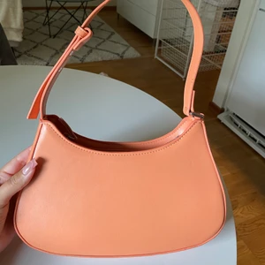 Väska från mango  - Väska från mango, i bra skick!