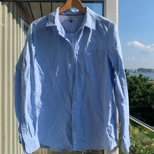 Skjorta Hampton Republic - Välanvänd skjorta från Hampton Republic. Fortfarande i gott skick. Köparen står för frakt. 